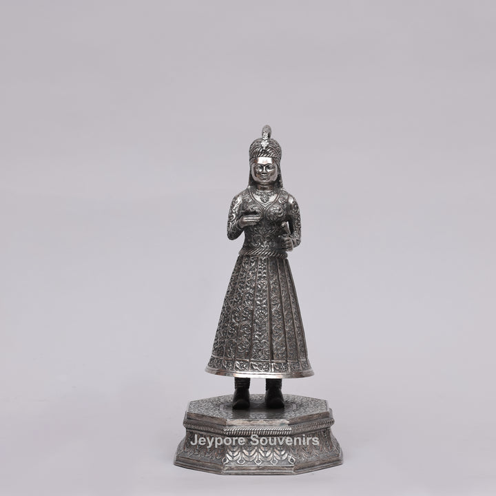 Handcrafted Copper Silver Polished King &amp; Queen Statue Pair