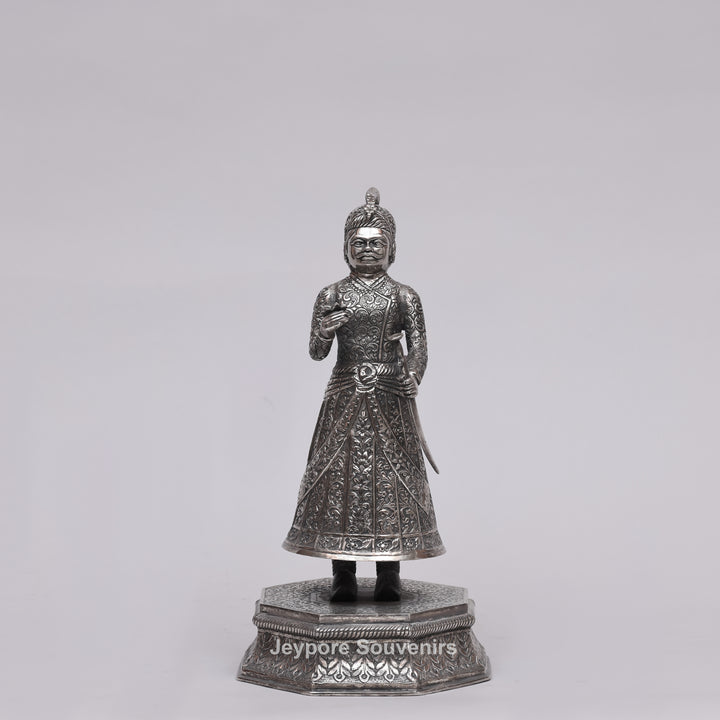 Handcrafted Copper Silver Polished King &amp; Queen Statue Pair