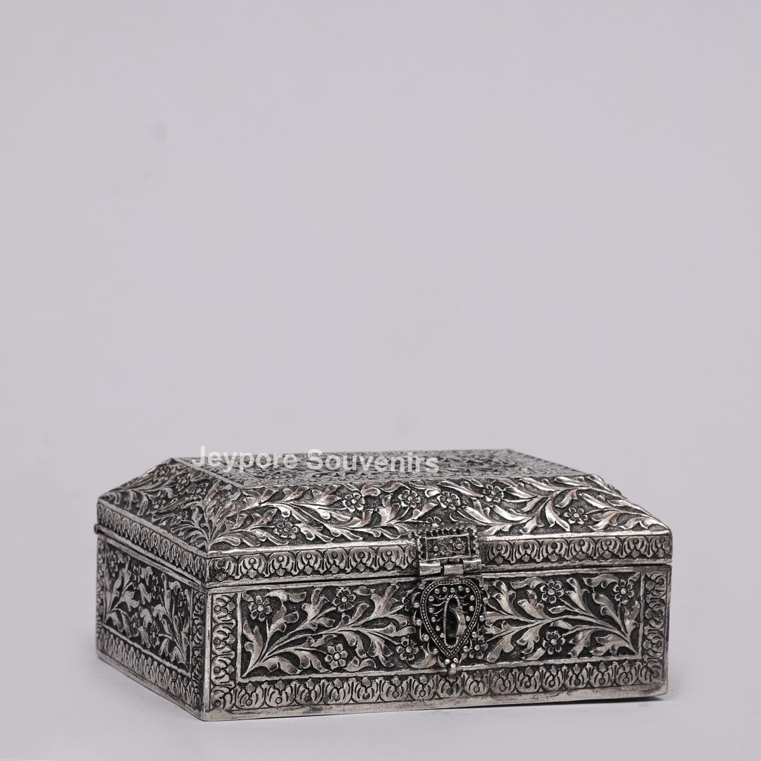 Royal Silver Polished Engraved Jewelry Box