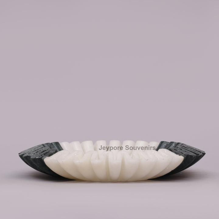 Handcrafted Black &amp; White Marble Ruffle Bowl
