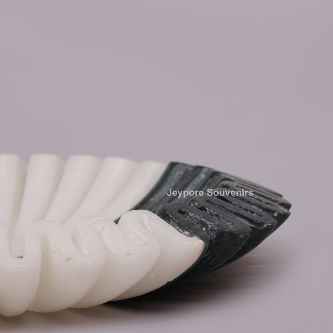 Handcrafted Black &amp; White Marble Ruffle Bowl