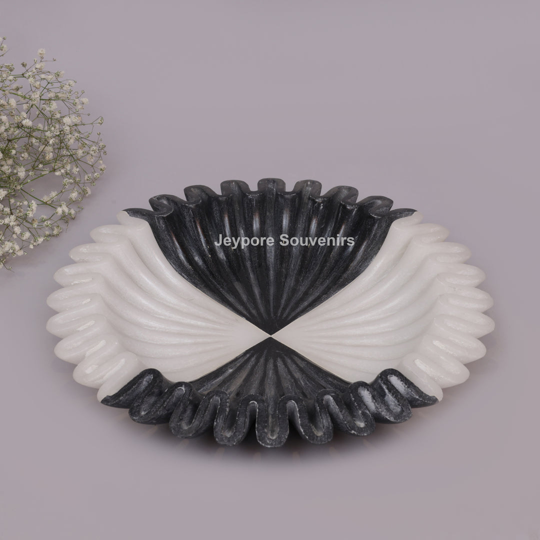 Handcrafted Black &amp; White Marble Ruffle Decorative Bowl
