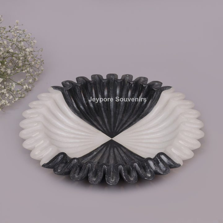 Handcrafted Black &amp; White Marble Ruffle Decorative Bowl