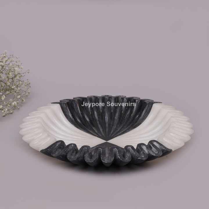 Handcrafted Black &amp; White Marble Ruffle Decorative Bowl