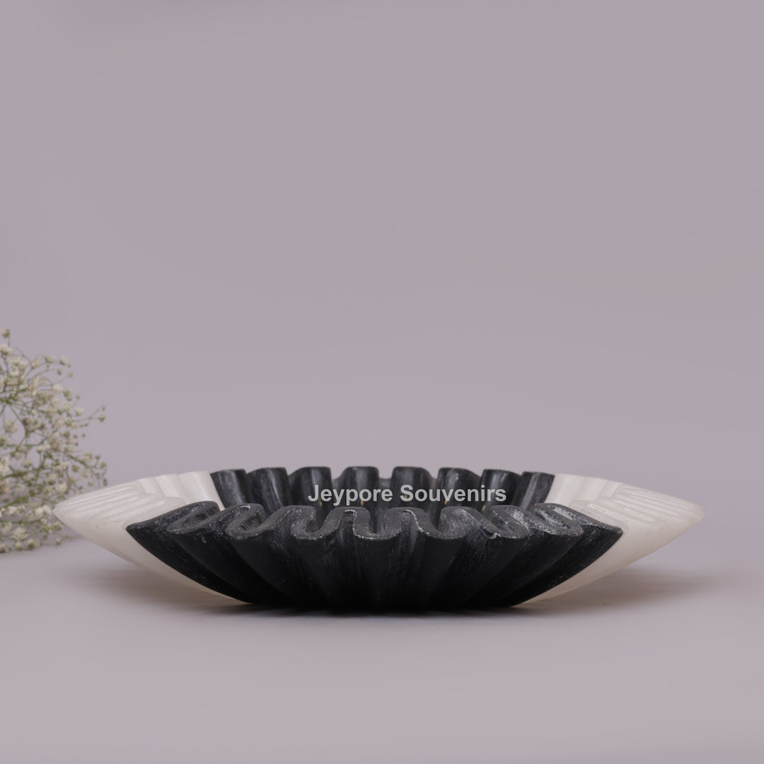 Handcrafted Black &amp; White Marble Ruffle Decorative Bowl