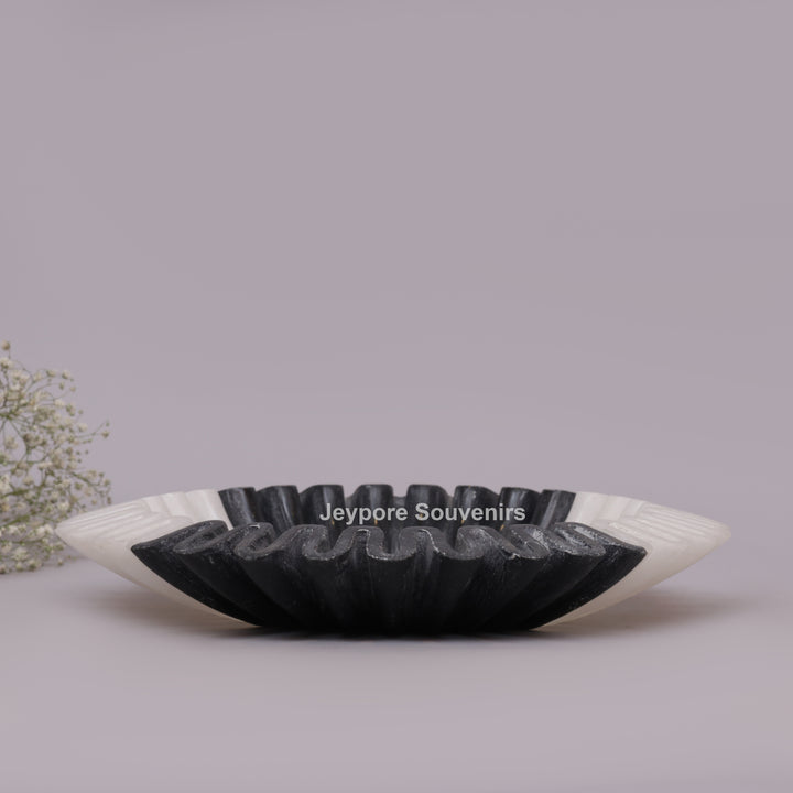 Handcrafted Black &amp; White Marble Ruffle Decorative Bowl
