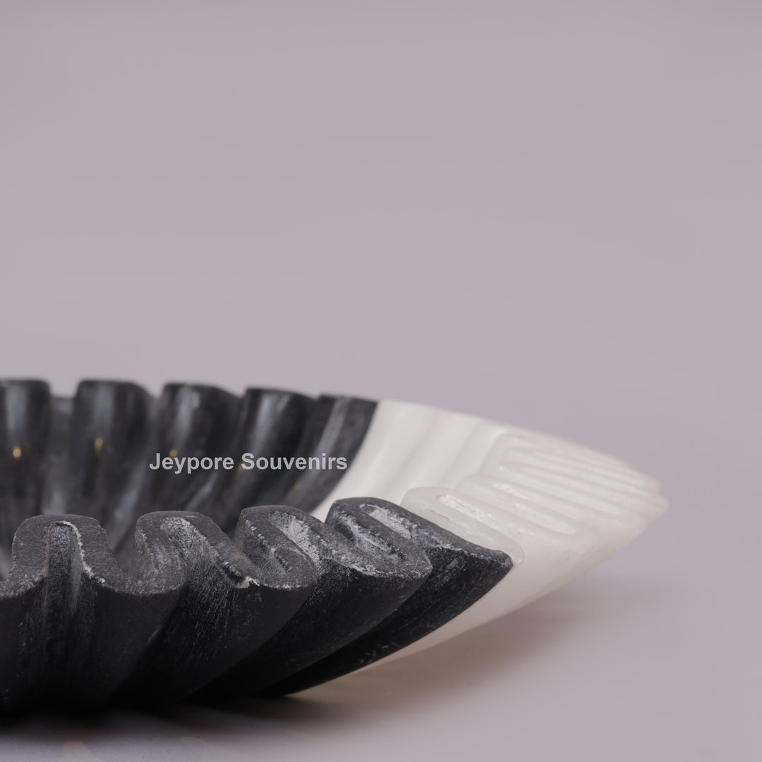 Handcrafted Black &amp; White Marble Ruffle Decorative Bowl