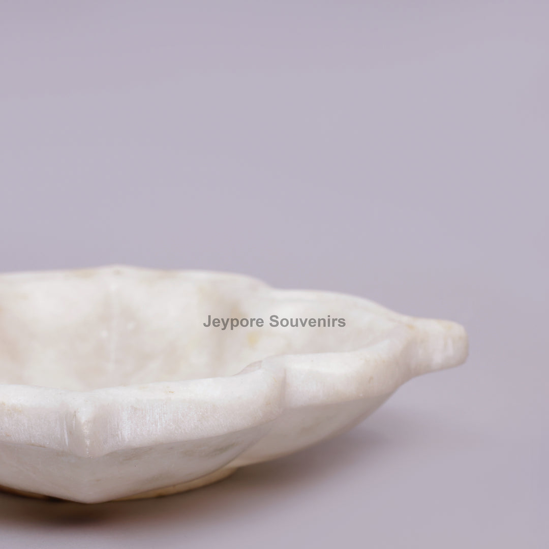 Handcrafted White Marble Clover-Shaped Urli Bowl