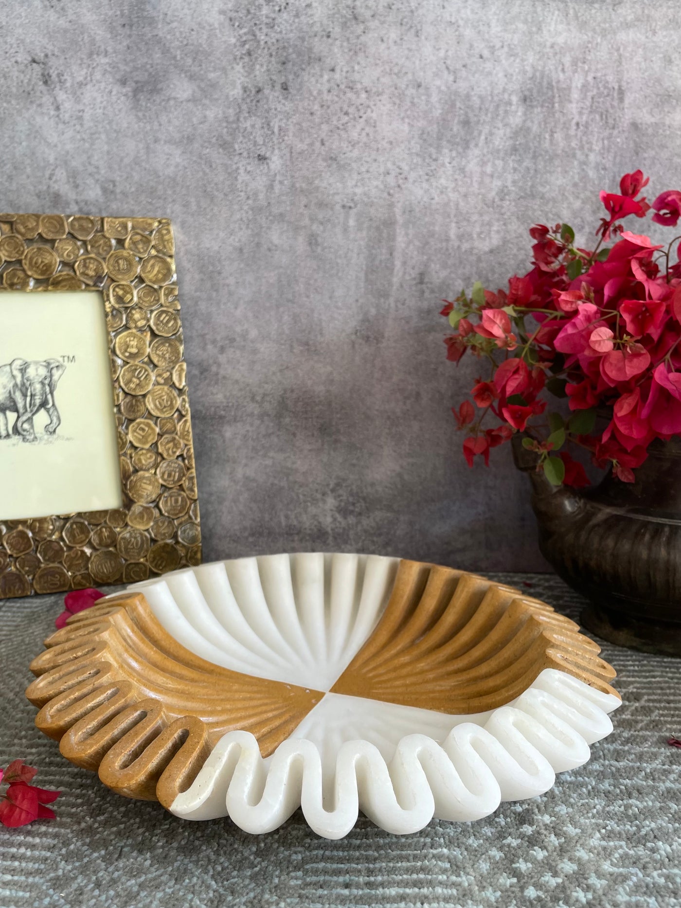 Ruffled Marble Bowl in Mustard and White Marble