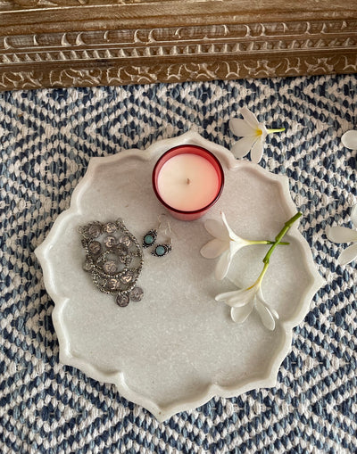 Flower shaped marble plate