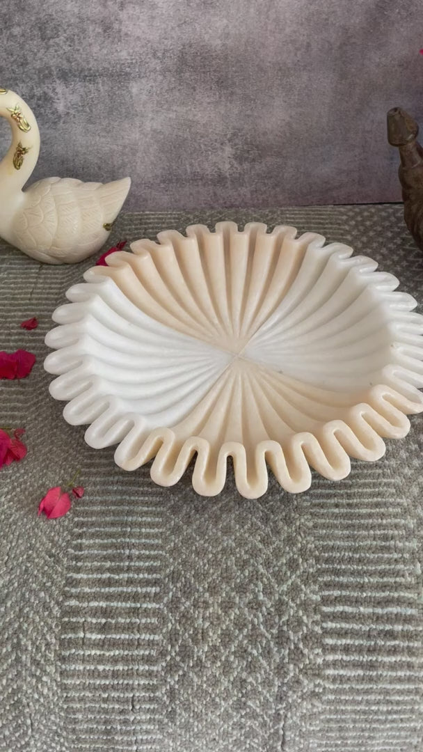 Ruffled Marble Bowl in Beige and White Marble