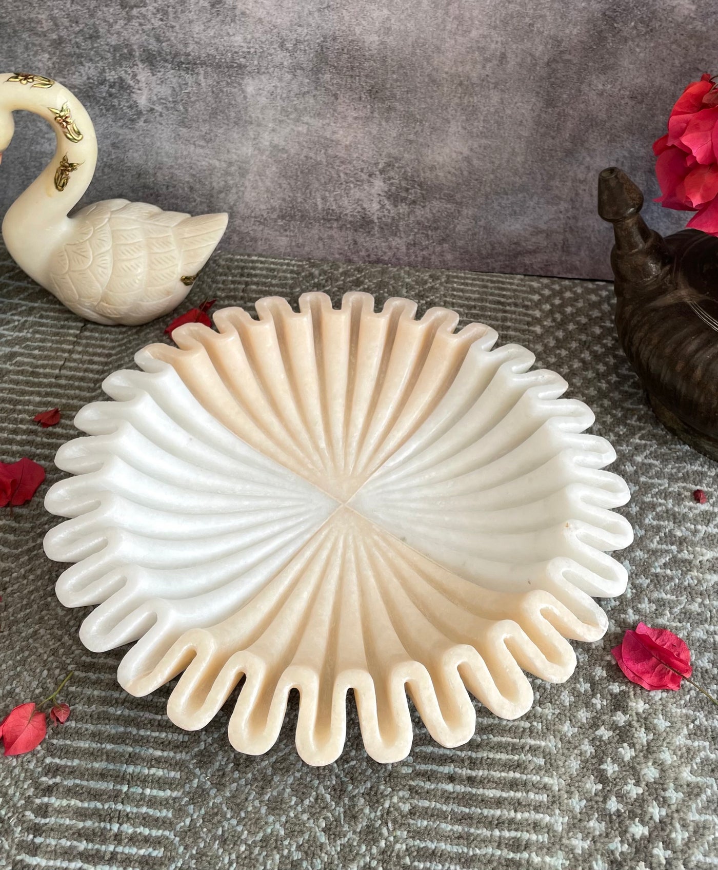 Ruffled Marble Bowl in Beige and White Marble