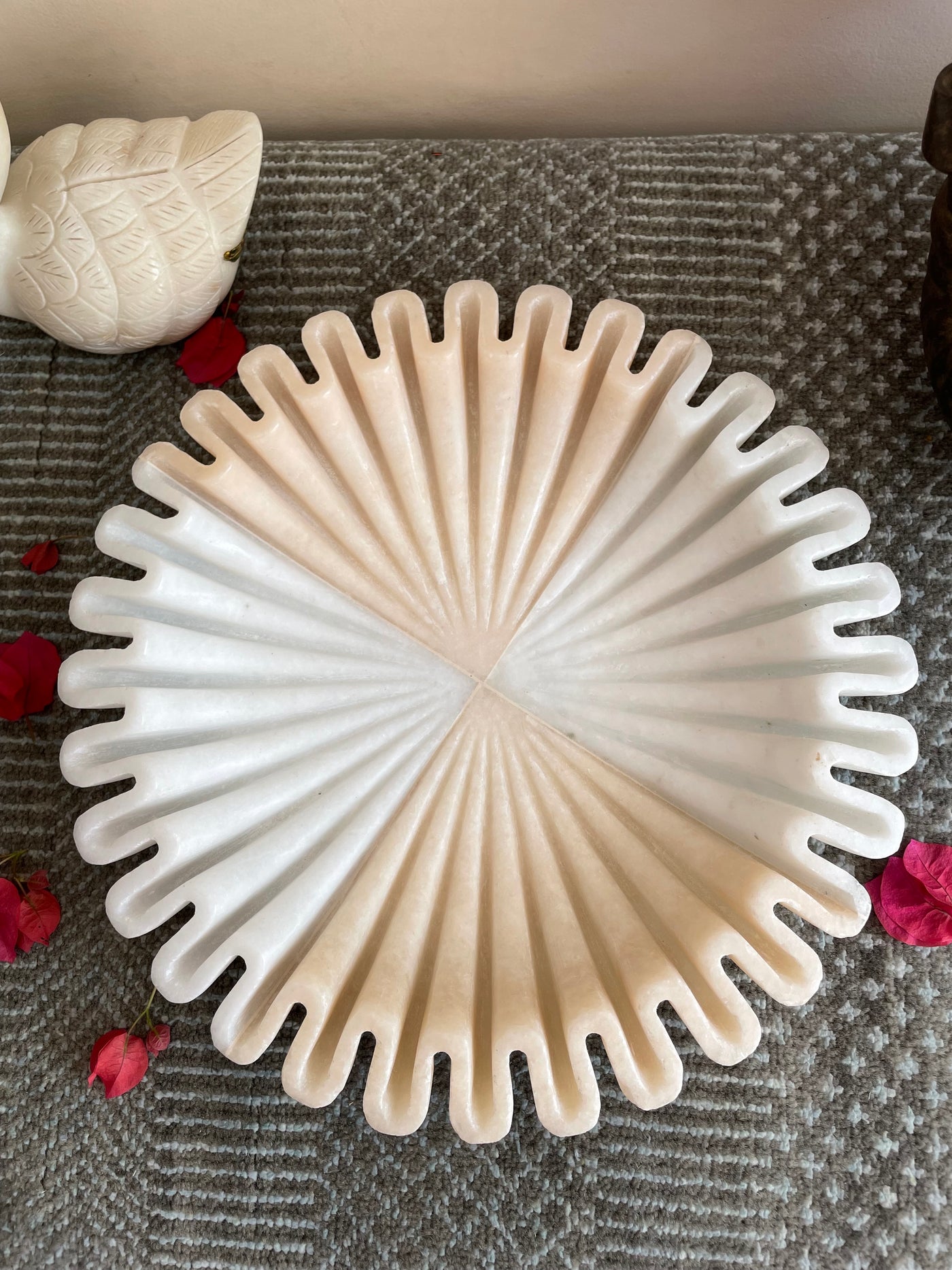 Ruffled Marble Bowl in Beige and White Marble